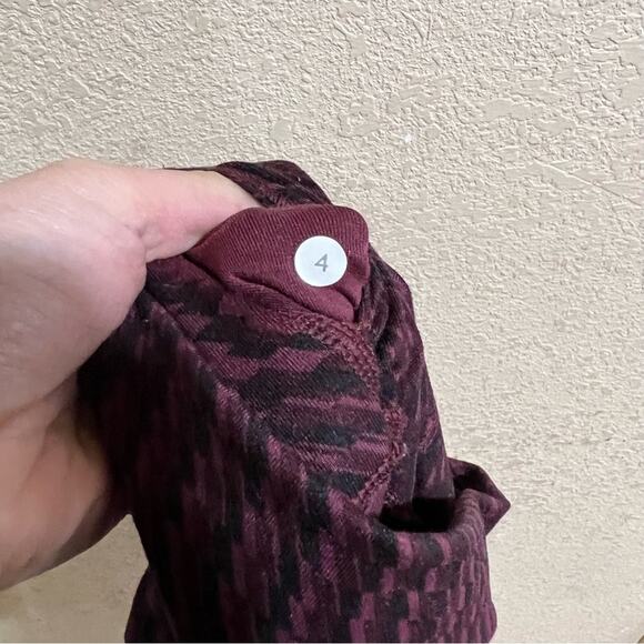 Lululemon Wunder Under Leggings maroon Geometric Cropped high rise - Picture 4 of 5